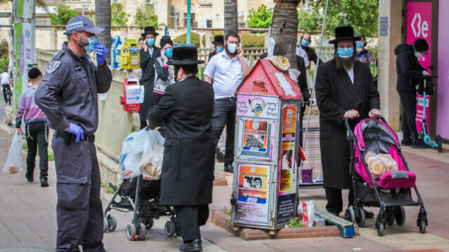 Ultra Orthodox Jews standing in line outside a supermarket in the central Israeli city of Elad, April 7, 2020. Photo by Yossi Aloni/Flash90 *** Local Caption *** ????
???
?????
??????
?????
???
???????