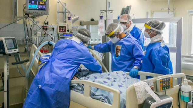 Ichilov Medical team at the coronavirus unit, in the Ichilov hospital, Tel Aviv, Israel, May 4, 2020. Photo by Yossi Aloni/Flash90 *** Local Caption *** מחלקה
חולה
איכילוב

מחלקת
קורונה
וירוס
חולה
חולים