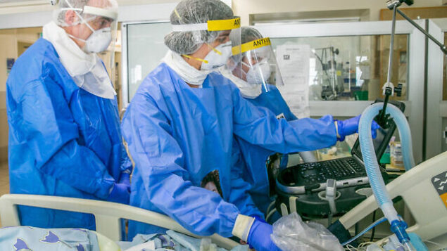 Ichilov Medical team at the coronavirus unit, in the Ichilov hospital, Tel Aviv, Israel, May 4, 2020. Photo by Yossi Aloni/Flash90 *** Local Caption *** מחלקה
חולה
איכילוב

מחלקת
קורונה
וירוס
חולה
חולים