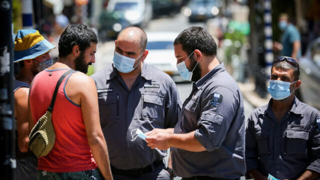 Inspectors talk to people who are not wearing face mask in the northern Israeli city of Tzfat, June 15, 2020. Photo by David Cohen/Flash90 *** Local Caption *** ??????
????
???
????? Inspectors talk to people who are not wearing face mask in the northern Israeli city of Tzfat, June 15, 2020. Photo by David Cohen/Flash90 *** Local Caption *** ??????
????
???
?????