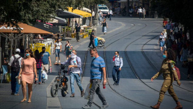 Jerusalemites wearing face masks for fear of coronavirus walk  in Jerusalem City center after the government eased some lockdown measures that it had imposed in order to stop the spread of the coronavirus, on June 16, 2020.
Photo by Olivier Fitoussi/Flash90 *** Local Caption *** ???????
?????? 
?????
???
????? ????