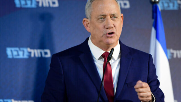 Head of Blue and White party Benny Gantz holds a press conference at Kfar Maccabia on March 1, 2020. Photo by Avshalom Sassoni /Flash90 *** Local Caption *** כחול לבן
בני גנץ
מסיבת עיתונאים
תקשורת
מנהיג