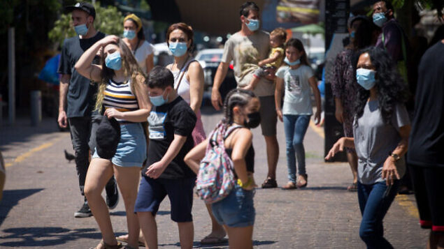 Israelis wear protective face masks as they shop at the artist market on Nahalat Binyamin street in Tel Aviv. August 25, 2020. Photo by Miriam Alster/Flash90 *** Local Caption *** ?? ????
???
?????? ????
???? ?????? Israelis wear protective face masks as they shop at the artist market on Nahalat Binyamin street in Tel Aviv. August 25, 2020. Photo by Miriam Alster/Flash90 *** Local Caption *** ?? ????
???
?????? ????
???? ??????