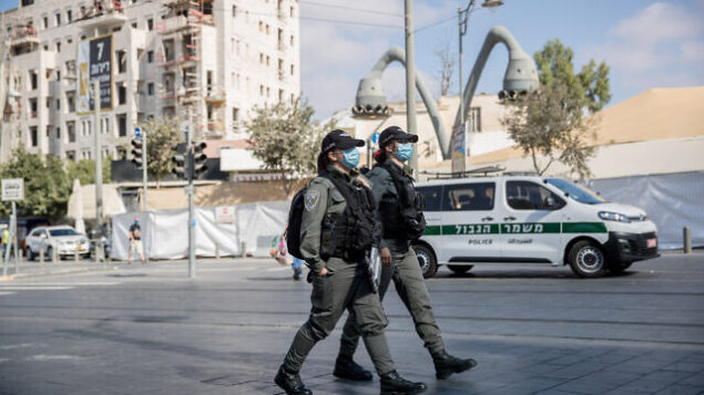 Police patrol outside the Mahane Yehuda Market in Jerusalem on September 25, 2020, during a nationwide lockdown to prevent the spread of COVID-19. Photo by Yonatan Sindel/Flash90 *** Local Caption *** Police patrol outside the Mahane Yehuda Market in Jerusalem on September 25, 2020, during a nationwide lockdown to prevent the spread of COVID-19. Photo by Yonatan Sindel/Flash90 *** Local Caption ***