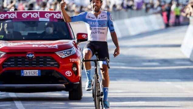 Team Israel Start-Up Nation rider England's Alex Dowsett celebrates as he crosses the line for victory during the 8th stage of the Giro d'Italia 2020 cycling race, a 200-kilometer route between Giovinazzo and Vieste on October 10, 2020. (Photo by Luca Bettini / AFP) Team Israel Start-Up Nation rider England's Alex Dowsett celebrates as he crosses the line for victory during the 8th stage of the Giro d'Italia 2020 cycling race, a 200-kilometer route between Giovinazzo and Vieste on October 10, 2020. (Photo by Luca Bettini / AFP)