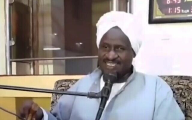 تصویر: شیخ عبدالرحمن حسن حامد در حمایت از عادی سازی روابط با اسرائیل فتوا صادر میکند.
(video screenshot)