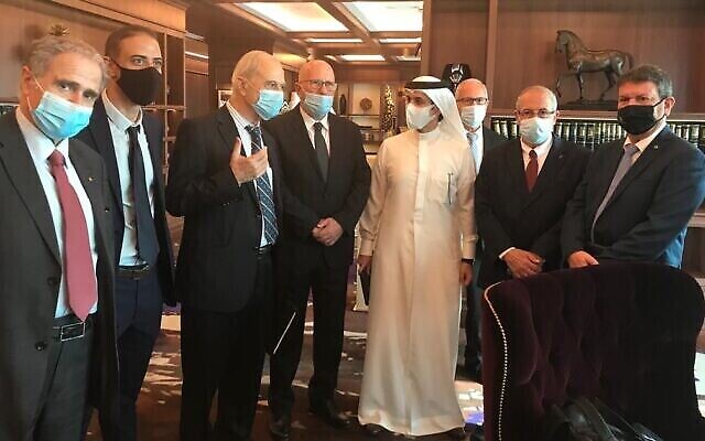 تصویر: هیئت اسرائیل متشکل از اعضای اتاق بازرگانی اسرائیل، انجمن صاحبان کارخانجات، و مؤسسات تخصصی در سفر به دوبی، نوامبر ۲۰۲۰. (Manufacturers Association of Israel)