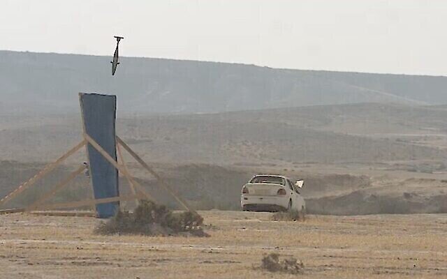 عکس ویدئویی از خمپارهٔ «نیش آهنین» حین آزمون. (Defense Ministry) عکس ویدئویی از خمپارهٔ «نیش آهنین» حین آزمون. (Defense Ministry)