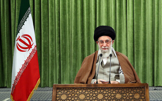 عکسی از آرشیو: علی خامنه ای ولی فقیه رژیم ایران حین سخنرانی تلویزیونی خطاب به ملت در مراسم نوروز، تهران، ایران، شنبه، ۲۱ مارس ۲۰۲۱. (Office of the Iranian supreme leader via AP)