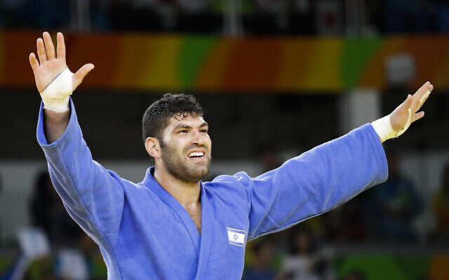 Israel's Or Sasson celebrates after winning the bronze medal during the men's over 100-kg judo competition at the 2016 Summer Olympics in Rio de Janeiro, Brazil, Friday, Aug. 12, 2016. (AP Photo/Markus Schreiber)