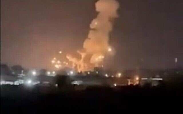 تصویر: انفجارهایی حین حملهٔ هوایی نیروهای دفاعی اسرائیل در نوار غزه مشاهده می شود؛ ۶ سپتامبر ۲۰۲۱. 
(video screenshot)