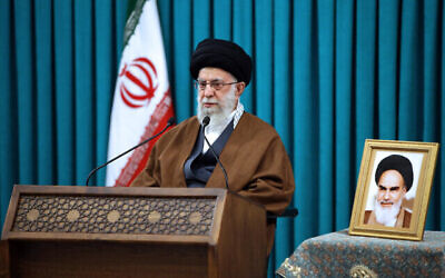 تصویر: علی خامنه ای ولی فقیه رژیم ایران، تهران، ایران، ۲۱ مارس ۲۰۲۲، در سخنرانی نوروزی که پخش تلویزیون شد. (Office of the Iranian Supreme Leader via AP) تصویر: علی خامنه ای ولی فقیه رژیم ایران، تهران، ایران، ۲۱ مارس ۲۰۲۲، در سخنرانی نوروزی که پخش تلویزیون شد. (Office of the Iranian Supreme Leader via AP)