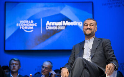 تصویر: حسین امیر عبداللهیان در پنجاهمین نشست انجمن جهانی اقتصاد، WEF در داووس، سوئیس،‌پنجشنبه ۲۶ مه ۲۰۲۲. (Laurent Gillieron/Keystone via AP)