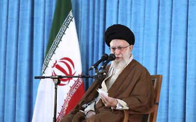 تصویر:علی خامنه-ای ولی فقیه رژیم ایران حین سخنرانی در سالگرد مرگ خمینی در مصلای خمینی در حومهٔ تهران، ایران، ۴ ژوئن ۲۰۲۳. (Office of the Iranian Supreme Leader via AP) تصویر:علی خامنه-ای ولی فقیه رژیم ایران حین سخنرانی در سالگرد مرگ خمینی در مصلای خمینی در حومهٔ تهران، ایران، ۴ ژوئن ۲۰۲۳. (Office of the Iranian Supreme Leader via AP)