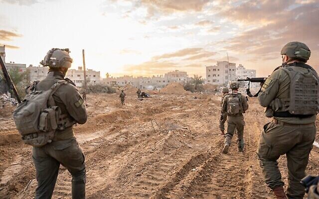 تصویر: سربازان نیروهای دفاعی اسرائیل حین عملیات در نوار غزه، ۵ ژانویه ۲۰۲۴. (IDF)