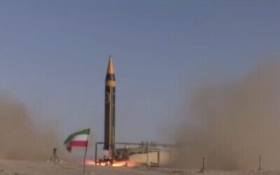 اسکرین شات از ویدئوی بی-تاریخ که آزمون پرتاب موشک بالستیک ایرانی را نشان میدهد.
(Twitter. Used in accordance with Clause 27a of the Copyright Law)
