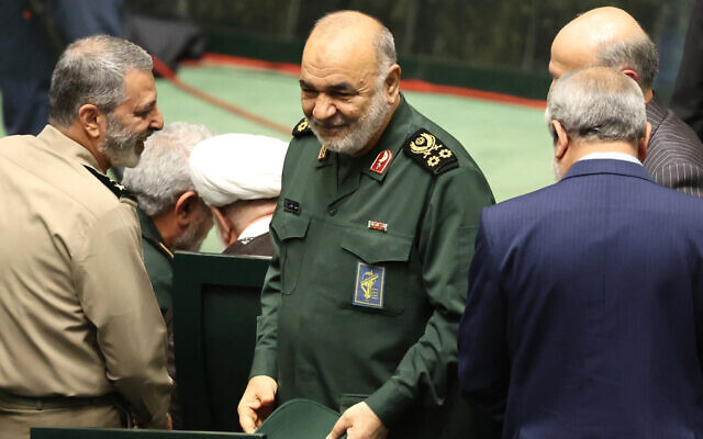 شرح عکس: سرلشگر حسین سلامی فرمانده سپاه پاسداران انقلاب اسلامی (IRGC) در ۳۰ ژوئیهٔ ۲۰۲۴ برای حضور در مراسم تحلیف رئیس جمهوری جدید ایران در مجلس شورای اسلامی، تهران، ایران. (AFP) شرح عکس: سرلشگر حسین سلامی فرمانده سپاه پاسداران انقلاب اسلامی (IRGC) در ۳۰ ژوئیهٔ ۲۰۲۴ برای حضور در مراسم تحلیف رئیس جمهوری جدید ایران در مجلس شورای اسلامی، تهران، ایران. (AFP)