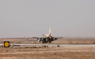 شرح عکس: جت جنگندهٔ F-16 نیروی هوایی اسرائیل در ۲۶ دسامبر ۲۰۲۴ برای حمله به حوثی های یمنی تحت حمایت ایران بهوا بر می خیزند. (Israel Defense Forces)