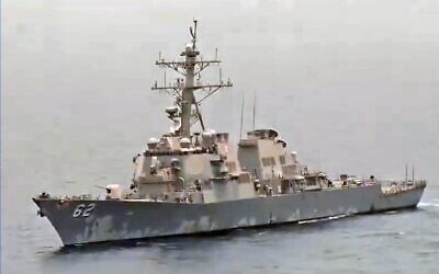 شرح عکس: USS Fitzgerald، ناوشکن آمریکایی، که بنا به گزارش، در ۲۳ ژوئیهٔ ۲۰۲۵ از بالگرد ایران مشاهده شده است. (Screenshot/X)