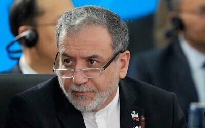 شرح عکس: عباس عراقچی وزیر خارجهٔ رژیم ایران در ۱۷مین نشست سالانهٔ BRICS در ریودوژانیرو، برزیل، ۷ ژوئیهٔ ۲۰۲۵. (AP Photo/ Eraldo Peres)