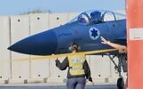 شرح عکس: جت جنگندهٔ F-15 اسرائیل از منظر پایگاه نیروی هوایی در تل نوف، ۱ ژانویهٔ ۲۰۲۴. 
(Moshe Shai/Flash90)