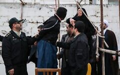 عکس تزئینی: تصویری از صحنهٔ یک اعدام در ایران. (AFP/Arash Khamooshi/ISNA)