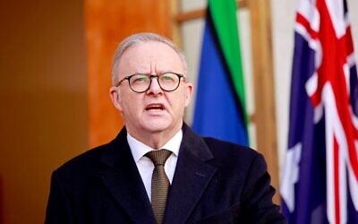 شرح عکس: آنتونی آلبانیز نخست وزیر استرالیا حین سخن در کنفرانس مطبوعاتی، کانبرا، ۱۱ اوت ۲۰۲۵. 
(Hilary Wardhaugh / AFP)