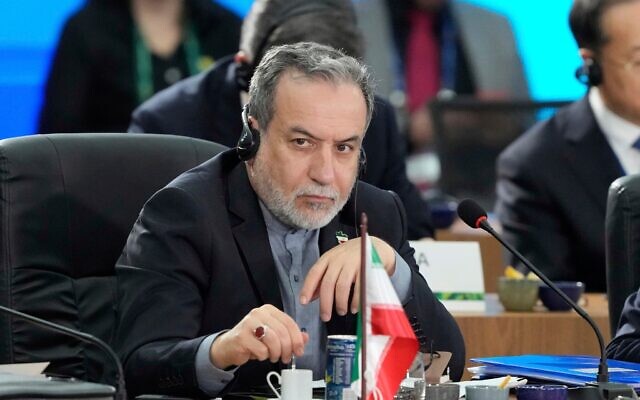 شرح عکس: عباس عراقچی وزیر خارجهٔ ایران در ۱۷مین نشست سالانهٔ BRICS در ریو دوژانیرو، ۶ ژوئیهٔ ۲۰۲۵.
(AP Photo/Eraldo Peres) شرح عکس: عباس عراقچی وزیر خارجهٔ ایران در ۱۷مین نشست سالانهٔ BRICS در ریو دوژانیرو، ۶ ژوئیهٔ ۲۰۲۵.
(AP Photo/Eraldo Peres)