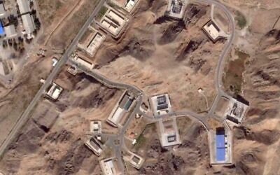 شرح عکس: در تصویر ماهواره ای کمپانی Planet Labs PBC، فعالیتی که در کارخانهٔ تولید سوخت جامد پارچین واقع در خارج از شهر تهران صورت گرفته دیده می شود؛ ایران ۲۸ اوت ۲۰۲۵. 
(Planet Labs PBC via AP)