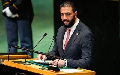 شرح عکس: احمد الشرع رئیس جمهوری سوریه حین سخنرانی در ۸۰مین نشست مجمع عمومی سازمان ملل، مقر سازمان، نیویورک، ۲۴ سپتامبر ۲۰۲۵. (AP Photo/Yuki Iwamura) شرح عکس: احمد الشرع رئیس جمهوری سوریه حین سخنرانی در ۸۰مین نشست مجمع عمومی سازمان ملل، مقر سازمان، نیویورک، ۲۴ سپتامبر ۲۰۲۵. (AP Photo/Yuki Iwamura)