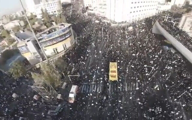 شرح عکس: یهودیان ارتدکس افراطی در راهپیمایی اعتراضی «یک میلیون مرد» علیه خدمت وظیفه در نیروهای دفاعی اسرائیل، اورشلیم، ۳۰ اکتبر ۲۰۲۵. (Eli Katzoff/Times of Israel) شرح عکس: یهودیان ارتدکس افراطی در راهپیمایی اعتراضی «یک میلیون مرد» علیه خدمت وظیفه در نیروهای دفاعی اسرائیل، اورشلیم، ۳۰ اکتبر ۲۰۲۵. (Eli Katzoff/Times of Israel)