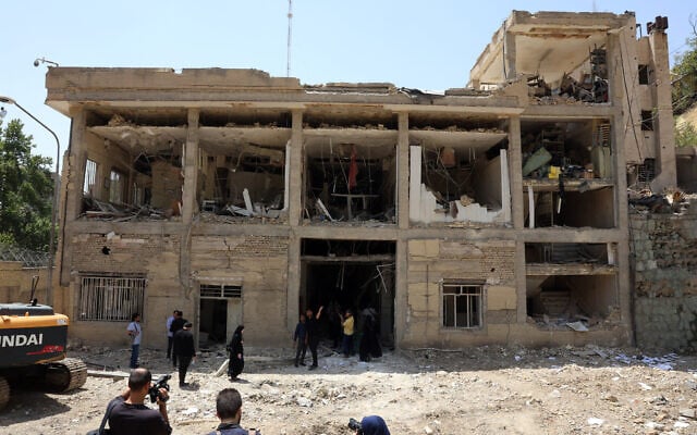شرح عکس: تصویری از ۱ ژوئیهٔ ۲۰۲۵، اتاق ملاقات زندان اوین تهران، که در حملهٔ هوایی اسرائيل در ۲۳ ژوئن ۲۰۲۵ تخریب شد. (AFP) شرح عکس: تصویری از ۱ ژوئیهٔ ۲۰۲۵، اتاق ملاقات زندان اوین تهران، که در حملهٔ هوایی اسرائيل در ۲۳ ژوئن ۲۰۲۵ تخریب شد. (AFP)