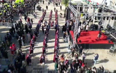 شرح عکس: عکس هوایی از جشن شب کریسمس در میدان مهد بیت اللحم، کرانه باختری، ۲۴ کریسمس ۲۰۲۵. 
(HAZEM BADER / AFP)