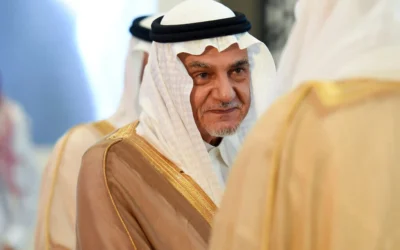 شرح عکس: شاهزاده ترکی بن فیصل آل سعود وزیر پیشین سازمان اطلاعات عربستان سعودی در جلسه با وزیران خارجهٔ شورای همکاری های خلیج (GCC)  در ریاض، پایتخت سعودی، ۳۰ مارس ۲۰۱۷. 
(FAYEZ NURELDINE / AFP)