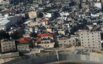 Vue aérienne de Shuafat, dans le nord de Jérusalem (Crédit: Kobi Gideon/Flash90)