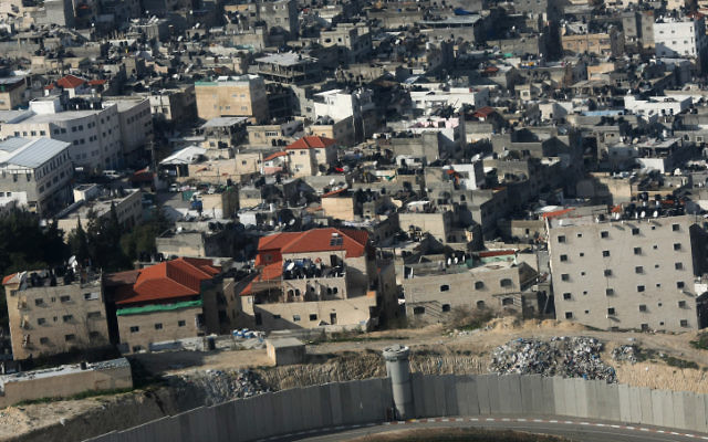 Vue aérienne de Shuafat, dans le nord de Jérusalem (Crédit: Kobi Gideon/Flash90)