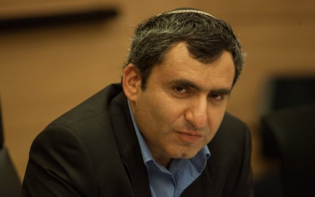 Zeev Elkin, ministre des Affaires de Jérusalem (Likud), à la Knesset. (Crédit : Uri Lenz/Flash90) Zeev Elkin, ministre des Affaires de Jérusalem (Likud), à la Knesset. (Crédit : Uri Lenz/Flash90)