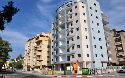 Une vue d'une rue de la ville d'Afula. (Shay Levy / Flash90)