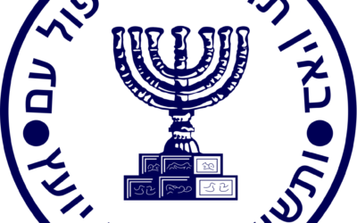 Le sceau du Mossad, citant les Proverbes, dit : "Quand la prudence fait défaut, le peuple tombe; Et le salut est dans le grand nombre des conseillers". (Wikicommons)