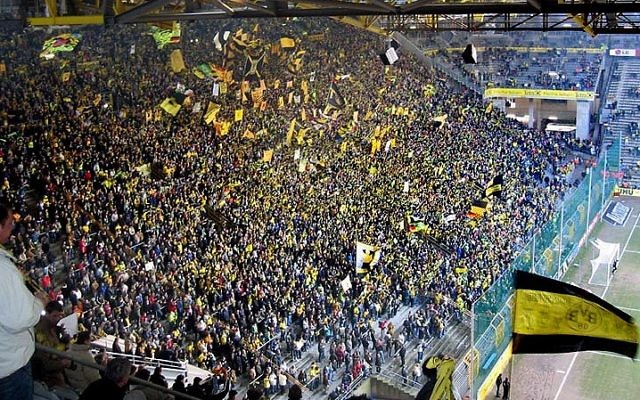 Des supporters de Dortmund durant un match. (Crédit photo : CC/Pascal Philp/Wikipedia) Des supporters de Dortmund durant un match. (Crédit photo : CC/Pascal Philp/Wikipedia)