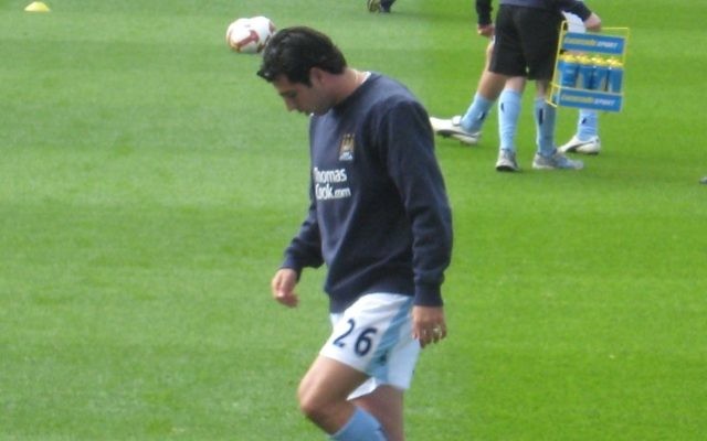 Tal Ben Haim, qui jouait alors pour Manchester City, en 2008. (Crédit : Oldelpaso/CC BY SA 3.0/Wikimedia Commons) Tal Ben Haim, qui jouait alors pour Manchester City, en 2008. (Crédit : Oldelpaso/CC BY SA 3.0/Wikimedia Commons)