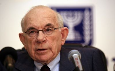 Eliyahu Winograd, ancien juge de la Cour suprême, en 2007 lors d'une conférence de presse (Crédit photo: Nati Shohat / Flash90)