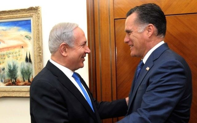 Le Premier ministre Benjamin Netanyahu et le candidat républicain à la présidentielle d'alors Mitt Romney, à Jérusalem, le 29 juillet 2012. (Crédit :  Avi Ohayon/GPO/Flash90)