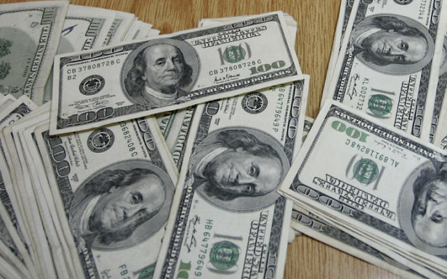 Des dollars américains. Illustration. (Crédit : Abed Rahim Khatib/Flash90)
