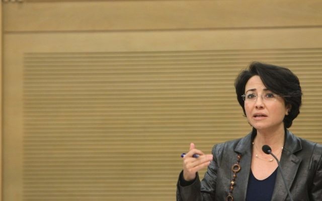 Hanin Zoabi à la Knesset en 2012 (Crédit : Miriam Alster/FLASh90)