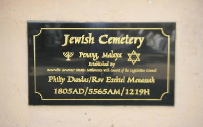 Le cimetière juif à Penang en Malaisie (Crédit : CC-BY-SA Gryffindor/Wikimedia commons)