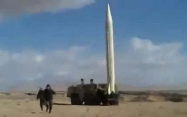 L'armée syrienne tirant un missile Scud (capture d'écran YouTube) L'armée syrienne tirant un missile Scud (capture d'écran YouTube)