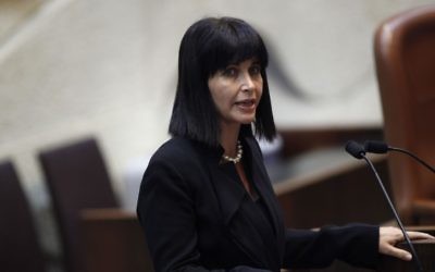Einat Wilf à la Knesset, le 15 octobre 2012. (Crédit : Miriam Alster/Flash90) Einat Wilf à la Knesset, le 15 octobre 2012. (Crédit : Miriam Alster/Flash90)