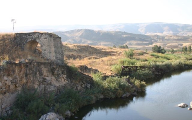 Le pont Yarmouk, à Naharayim, île de la Paix. (Crédit : Shmuel Bar-Am)