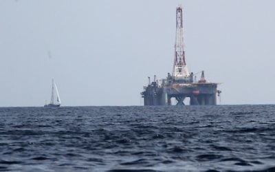 Une plateforme de forage de gaz naturel en mer Méditerranée. Illustration. (Crédit : Nati Shohat/Flash90)